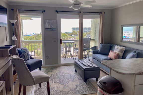 Ocean front condo villa near restaurants & state park with beach access, pool & pier - Image 4