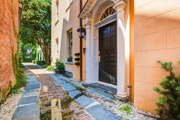 Rainbow Row Pied-À-Terre Condo in Charleston - Image 3