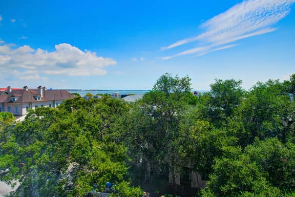 Rainbow Row Pied-À-Terre Condo in Charleston - Image 5