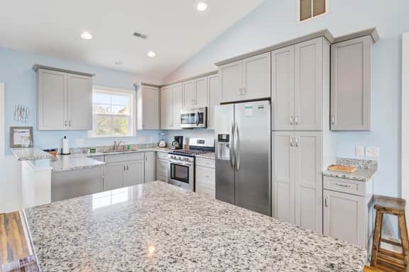 Beautiful ocean view home w/ free WiFi is just across the street from the beach - Image 4