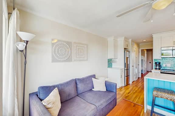 Oceanfront condo with water views, pool, balcony, & easy beach access - Image 4