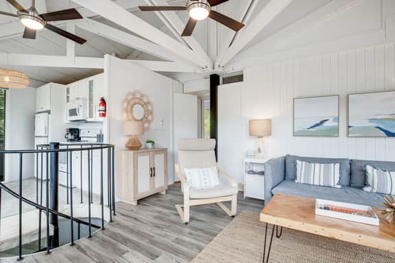 Lakefront home with lagoon view, deck & AC - close to beach, golf, & pools - Image 5