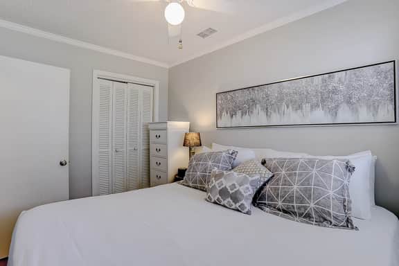 Beachfront condo with pool, beach access, pier, private balcony, & central AC - Image 4