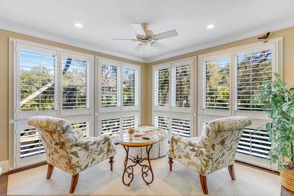 First Floor Villa with Lagoon Views and within walking distance of the beach - Image 4