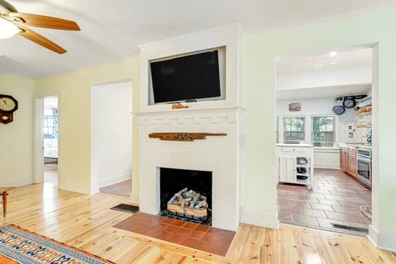 One Block to the Beach Cute Home w/ Deck, Garden Patio, Central AC & WiFi - Image 5