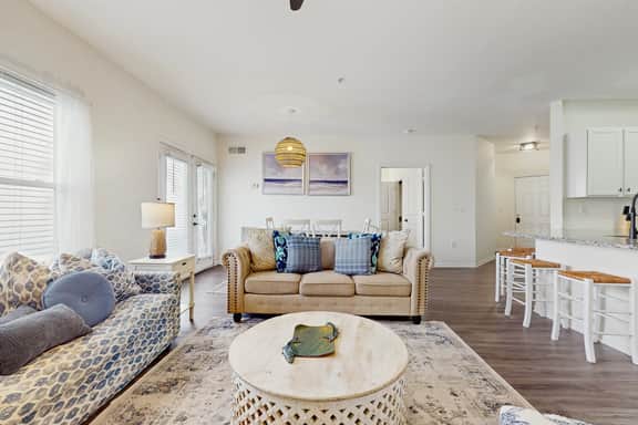 Sunny 2BR Pool View in Pet Friendly Resort w/ Pool Access - Image 3