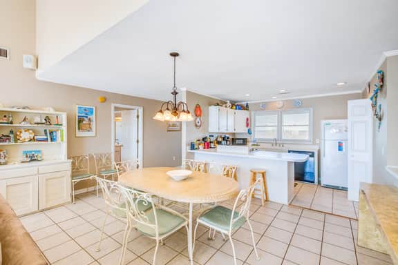 Stylish Oceanfront Home in a Great Location with WiFi & a Wood-Burning Fireplace - Image 4