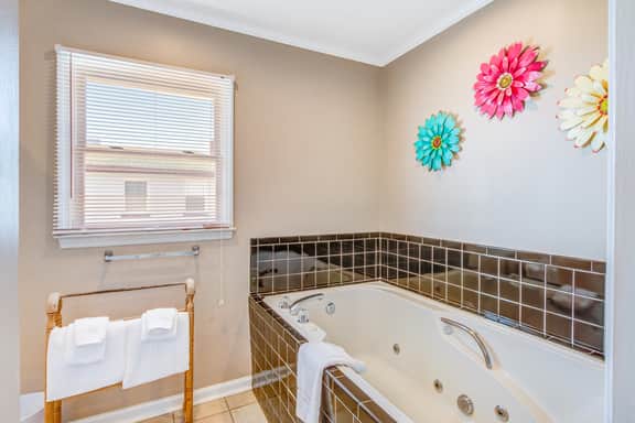 Stylish Oceanfront Home in a Great Location with WiFi & a Wood-Burning Fireplace - Image 3