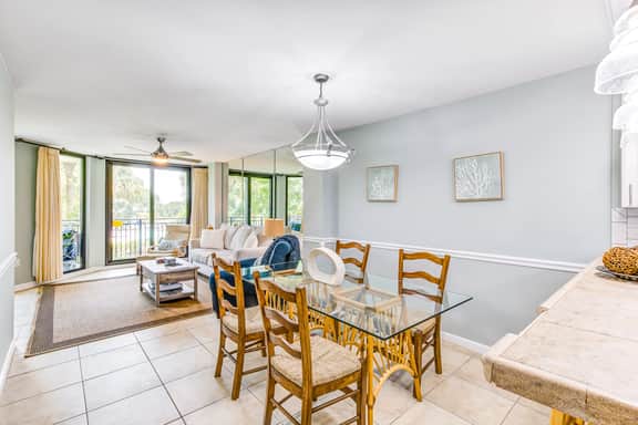 Beachfront villa w/ access to shared pool, beach, or golf, & w/shared gas grill - Image 4