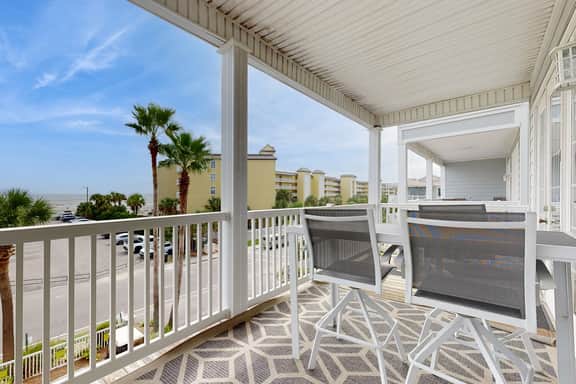 Second-level abode w/ ocean views, private balcony, shared pool - Image 2