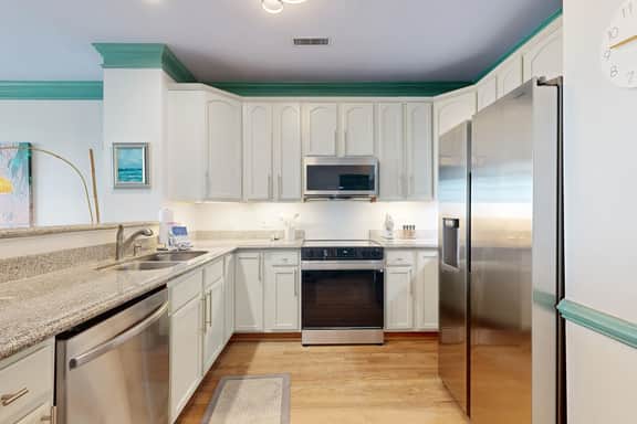 Second-level abode w/ ocean views, private balcony, shared pool - Image 5