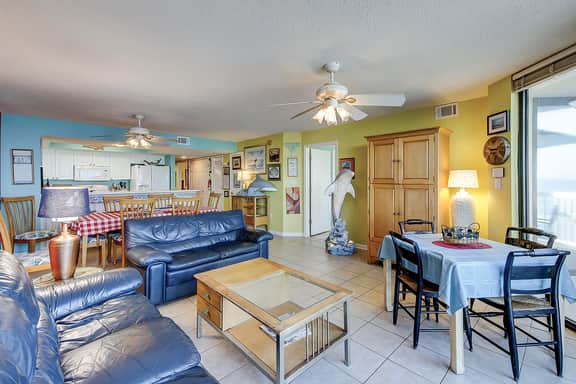 Oceanfront, fourth-floor villa with balcony, amazing view & 2 shared pools - Image 5