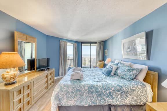 Ocean-view villa at beachfront complex with pool - walk to golf, dining, & more - Image 4
