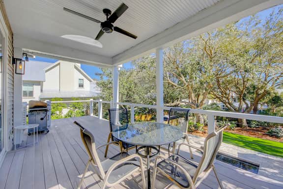 Gorgeous home with private pool, deck, enclosed patio, central AC, & balcony - Image 4