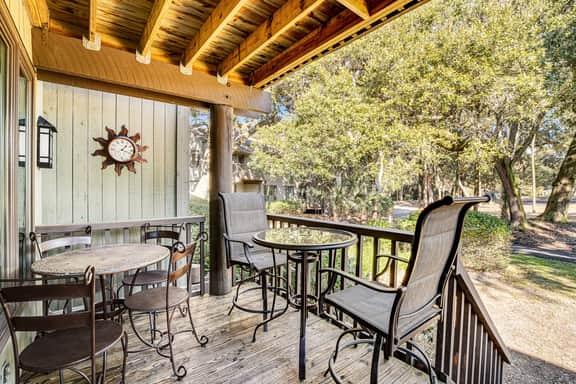 Five minute walk to beautiful beaches, golf course views, pet friendly - Image 3