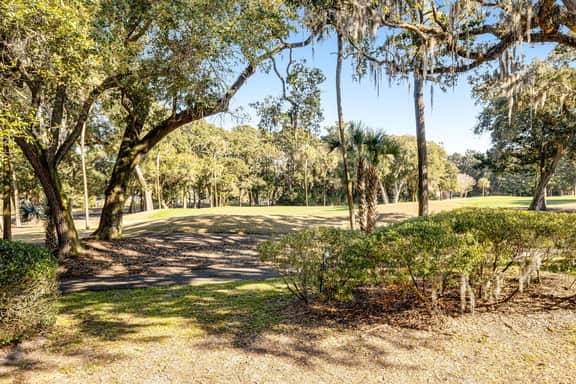 Five minute walk to beautiful beaches, golf course views, pet friendly - Image 4