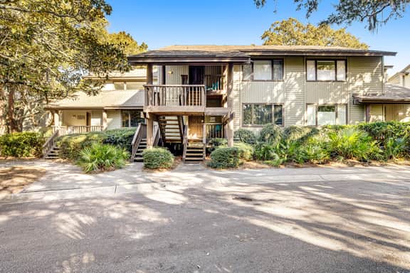 Five minute walk to beautiful beaches, golf course views, pet friendly - Image 5
