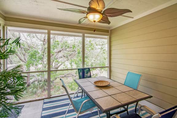 Renovated townhome next to golf course w/ community pool access- close to beach - Image 2