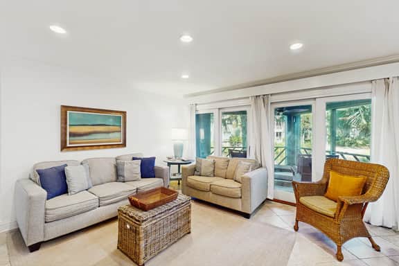 Lagoon-Front Villa w/ Screened Porch, WiFi & AC - Steps to Beach, Tennis & Golf - Image 3