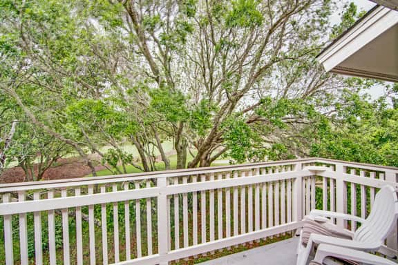 Renovated townhome next to golf course w/ community pool access- close to beach - Image 4