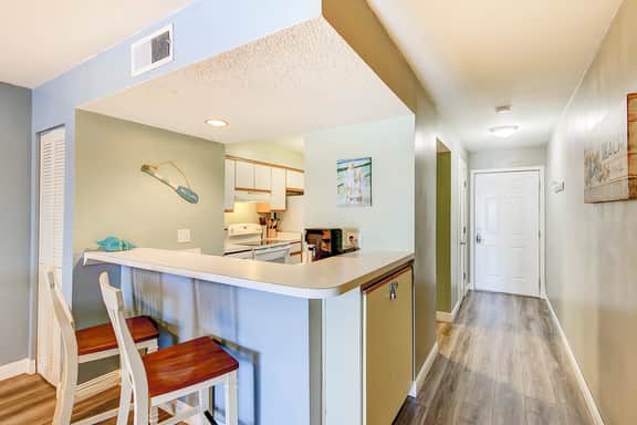 2-story riverfront condo with 2 balconies, outdoor pool, grills, river views, AC - Image 5
