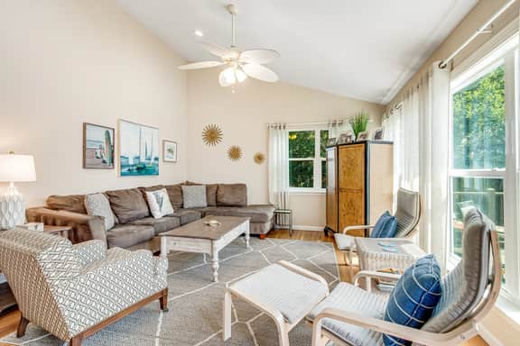 Relaxing oceanside home w/ multiple decks, outdoor shower- steps to beach access - Image 4