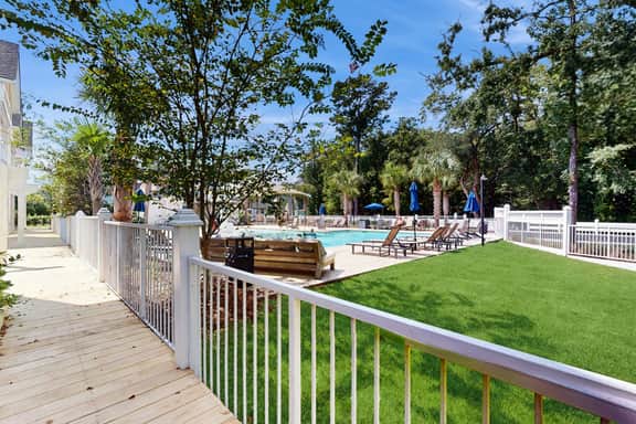 Cozy 2BR Pet Friendly Walkable Resort Cottage w/ Pool Access - Image 2
