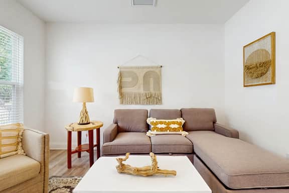 Cozy 2BR Pet Friendly Walkable Resort Cottage w/ Pool Access - Image 4