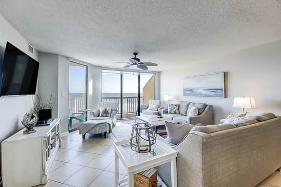 Oceanfront villa with incredible views, balcony & 2 community pools - Image 3