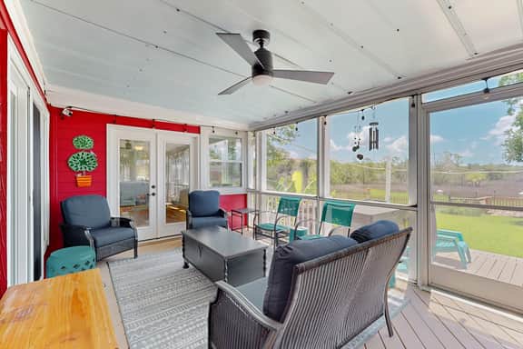 Peaceful home with expansive views of the Ashley River w/ outdoor living space - Image 3