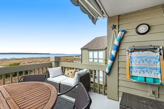 2nd floor villa with water views, lovely balcony & w/d - walk to Beach Club - Image 4