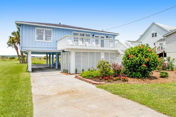 Home with Free WiFi, a Full Kitchen, Five Decks, & Amazing Marsh Views - Image 3