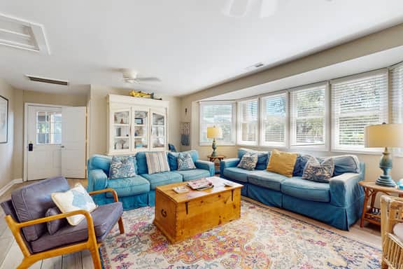 Downtown dog-friendly home with outdoor shower, level 2 EV charger - Image 2