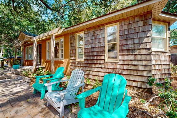 Downtown dog-friendly home with outdoor shower, level 2 EV charger - Image 3
