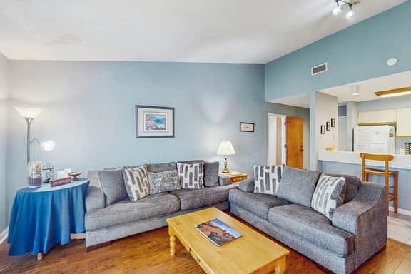 Quaint top floor lagoon view condo w/ community pool access - walk to the beach - Image 5