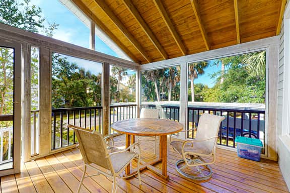 Two-minute walk to the beach - home with screened porch, sundeck, WiFi & W/D - Image 3