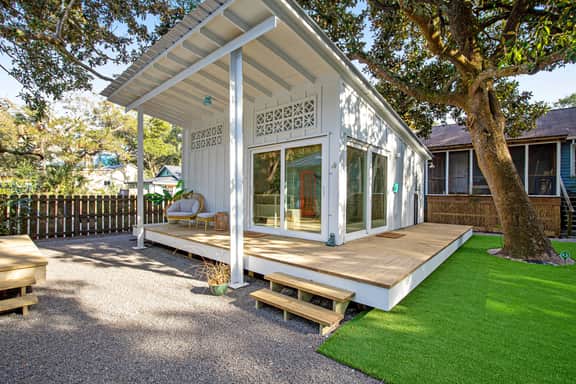 Comfy cottage near the beach with central AC, fast WiFi & yard - dog-friendly - Image 2