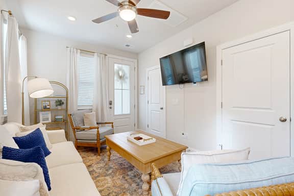 New and Updated Home- Close to charming downtown Charleston - Image 5
