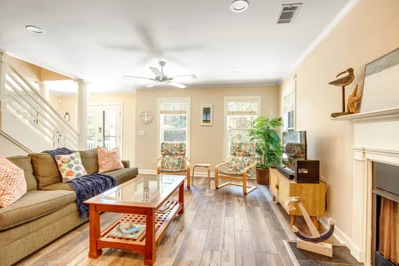 Palmetto-lined home with porches, yard & hammock - walk to beach/town - Image 3