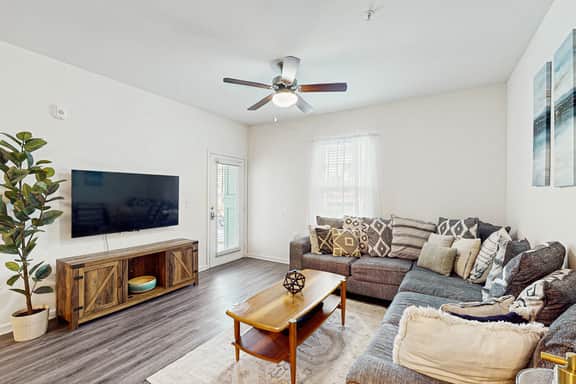 Spacious 3BR in Pet Friendly Walkable Resort with a Pool - Image 3