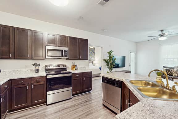 Spacious 3BR in Pet Friendly Walkable Resort with a Pool - Image 5