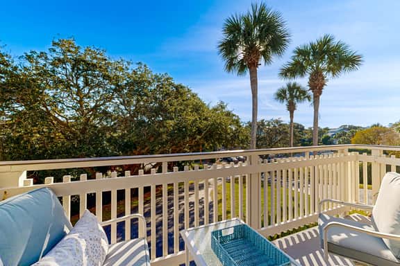 Updated townhouse with outside deck, shared pool, tennis, pickleball and beach - Image 4