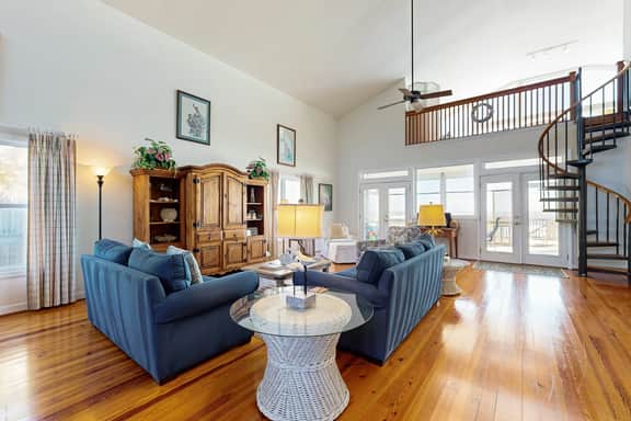 Spacious oceanfront home w/ stunning views, large deck - private access to beach - Image 4