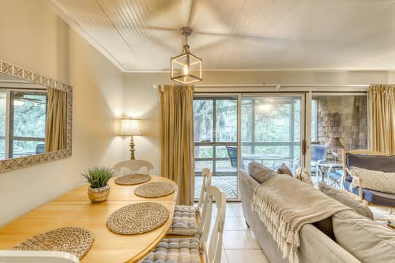 Well-equipped Condo with Screened Porch & Lake View - Near Beach, Dogs Welcome - Image 3