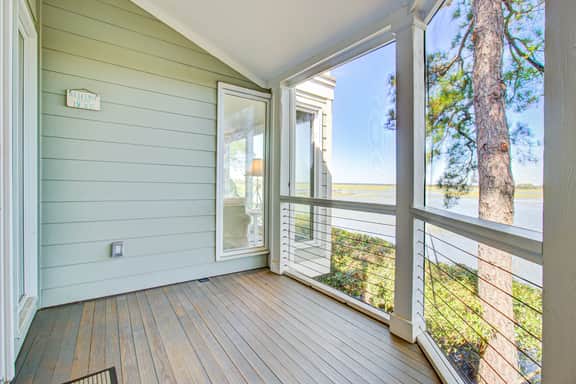 Centrally located to local attractions, close to beach access & marsh views - Image 4
