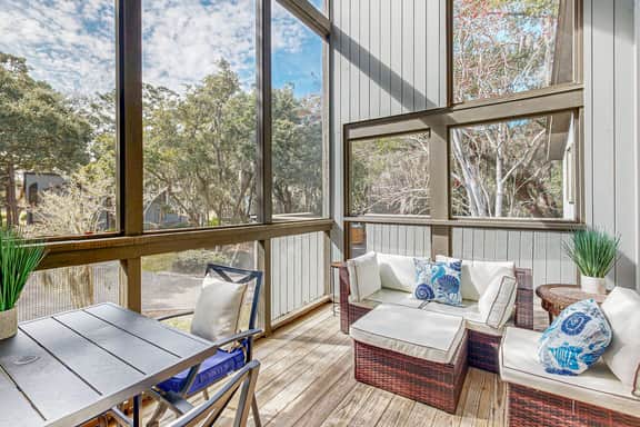 Bright, beautiful home with screened-in porch, wood flooring, & AC - dogs ok - Image 2