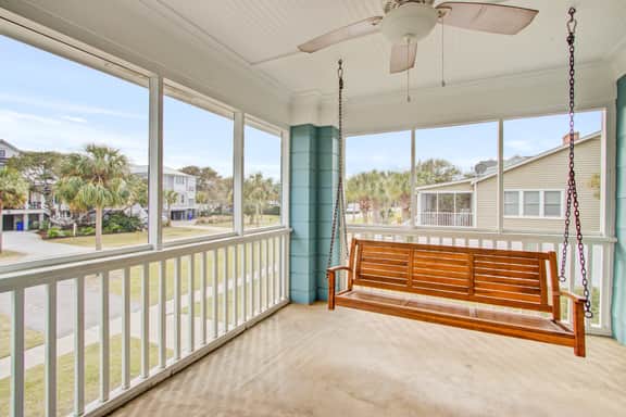 Convenient dog-friendly retreat steps from the beach with grill & screened porch - Image 4