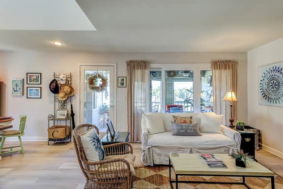 Lovely condo near beach with enclosed porch, pool, tennis, and golf access - Image 4