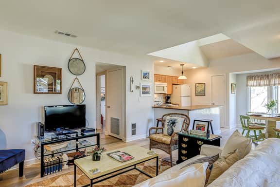 Lovely condo near beach with enclosed porch, pool, tennis, and golf access - Image 5