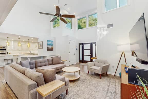 Delightful home with large deck, full kitchen, Pack-N-Play, & washer/dryer - Image 2